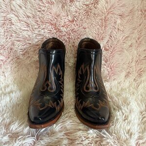 Ariat Black Dixon Ankle Boots with Decorative Stitching